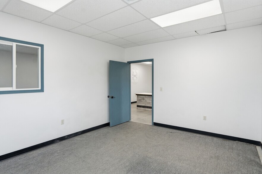 More Photos Of 10090 SW River Valley Rd, Augusta Warehouse For Lease