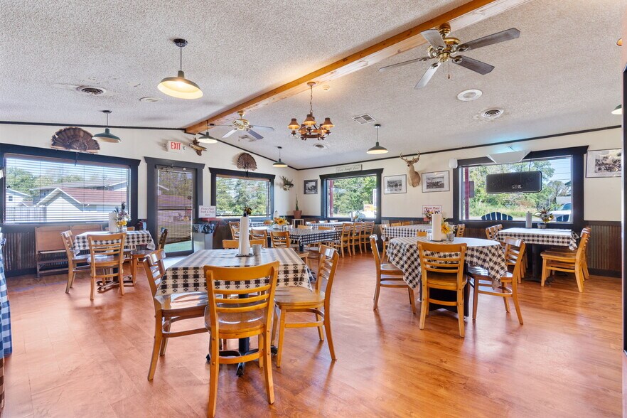 More Photos Of 7930 E State Highway 76, Kirbyville Specialty For Sale