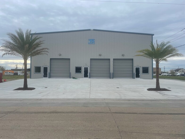 Primary Photo Of 15 E 23rd St, Kenner Warehouse For Lease