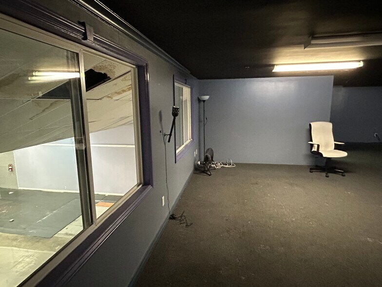 More Photos Of 5645 Hollywood Blvd, Hollywood Storefront For Lease
