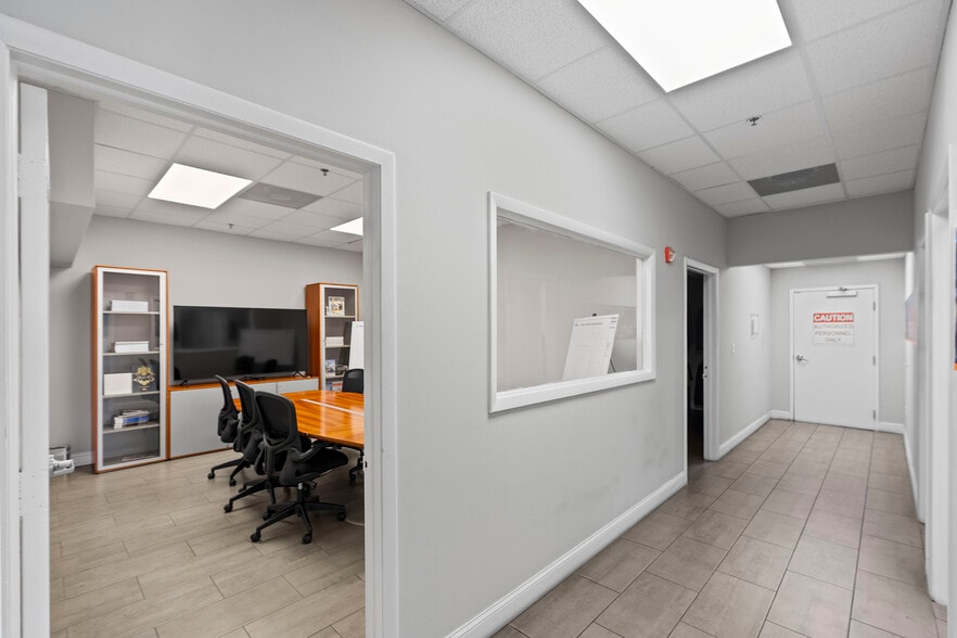 More Photos Of 8305 NW 27th St, Doral Distribution For Lease