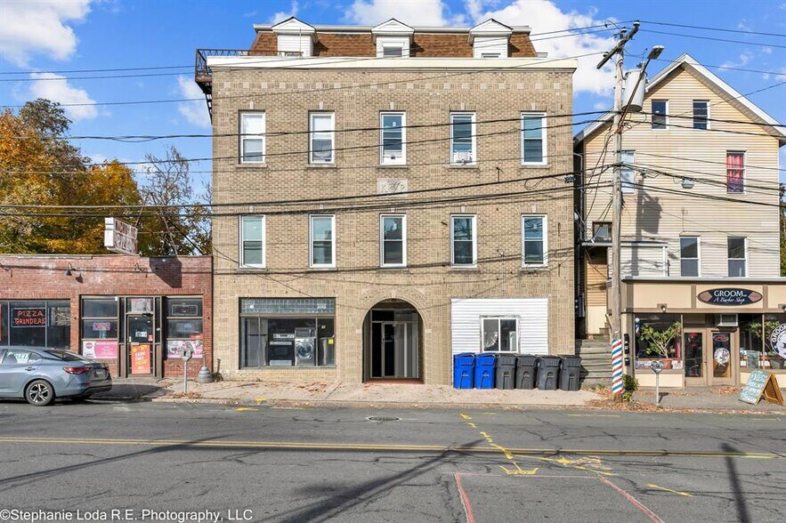 More Photos Of 86 Water St, Torrington Apartments For Lease