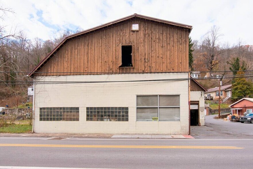 More Photos Of 1002 Guyandotte Ave, Mullens Storefront For Sale