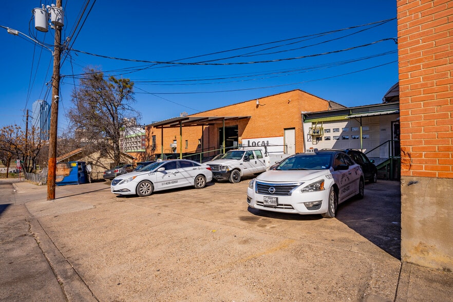 More Photos Of 1204 Powhattan St, Dallas Industrial For Sale