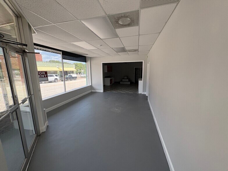 More Photos Of 11 E Doyle St, Toccoa General Retail For Lease