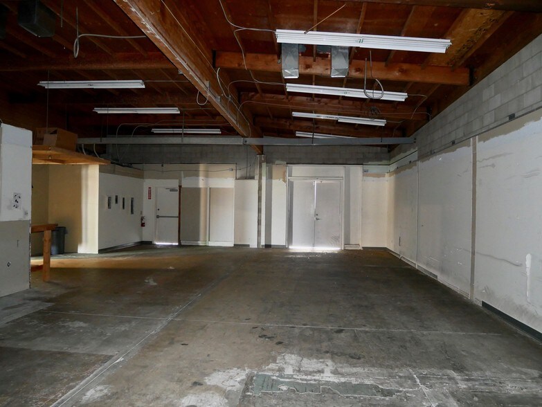 More Photos Of 1365-1371 Del Norte Rd, Camarillo Showroom For Sale