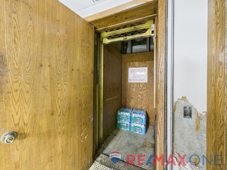 More Photos Of 108 W Kansas Ave, Garden City Office For Sale
