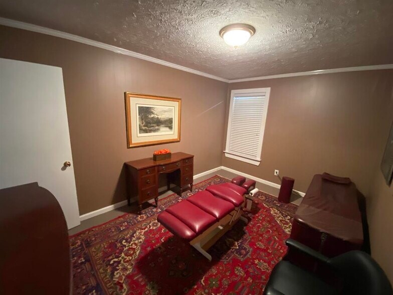 More Photos Of 102 1st St, Cochran Office For Sale