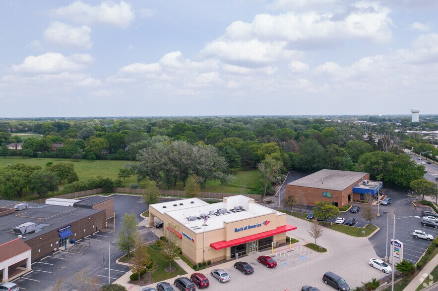 More Photos Of 840-990 W Algonquin Rd, Arlington Heights Unknown For Lease