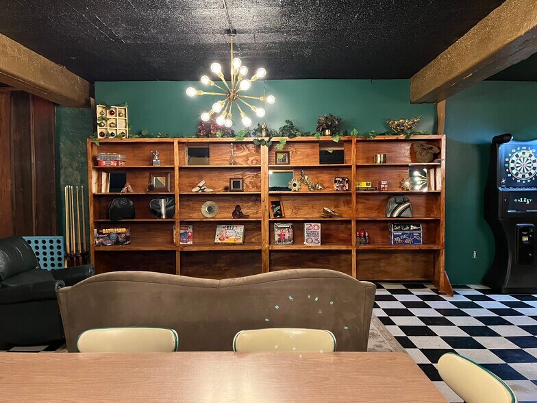 More Photos Of 16902 S Davis St, Galesville Bowling Alley For Sale