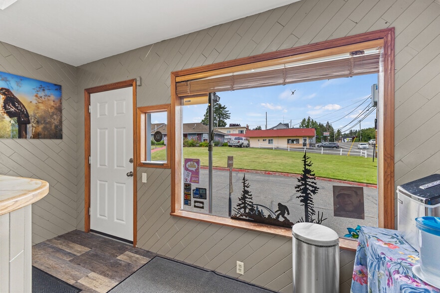 More Photos Of 787 N Central Blvd, Coquille Hotel For Sale