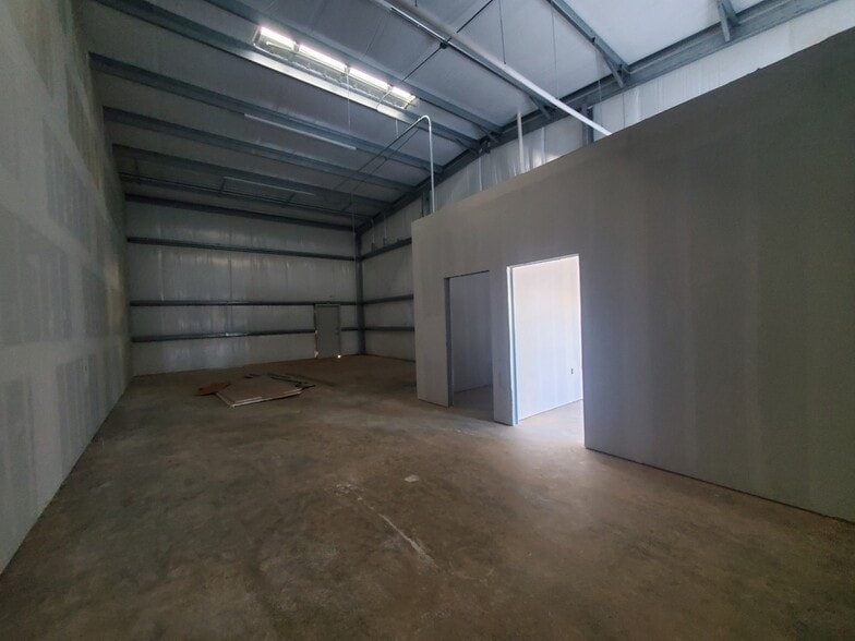 More Photos Of 1722 Cargill, Willis Flex For Sale