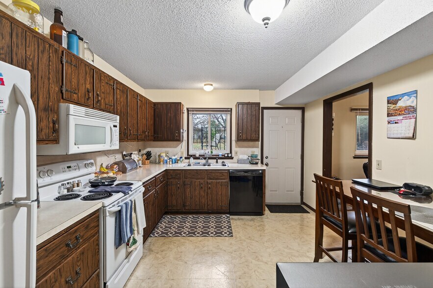 More Photos Of 5531 Maryland Ave N, New Hope Apartments For Sale