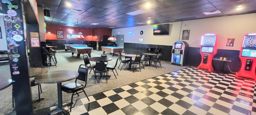 More Photos Of 118 E Jackson Ave, Iola General Retail For Sale