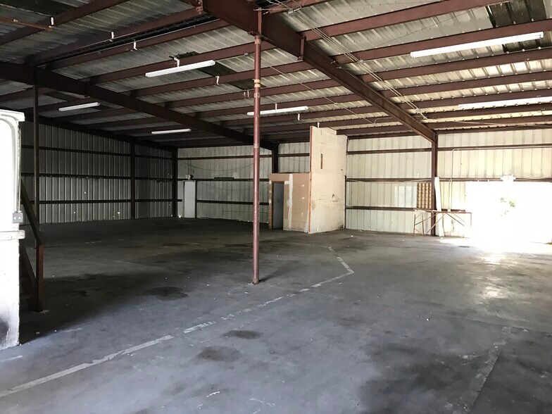 More Photos Of 8945 N. Fk. Drive, North Fort Myers Distribution For Lease