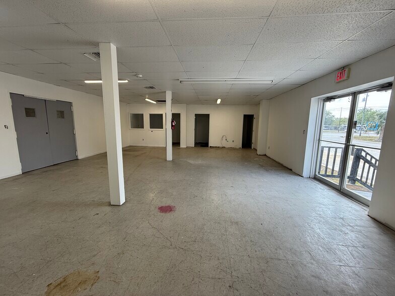 More Photos Of 1750 S Ronald Reagan Blvd, Altamonte Springs Warehouse For Lease