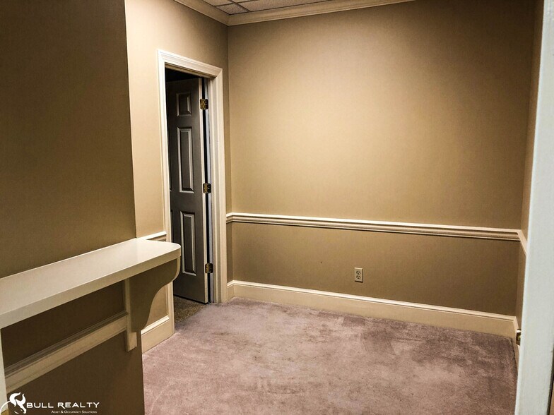 More Photos Of 200 Market Pl, Roswell Office Residential For Lease