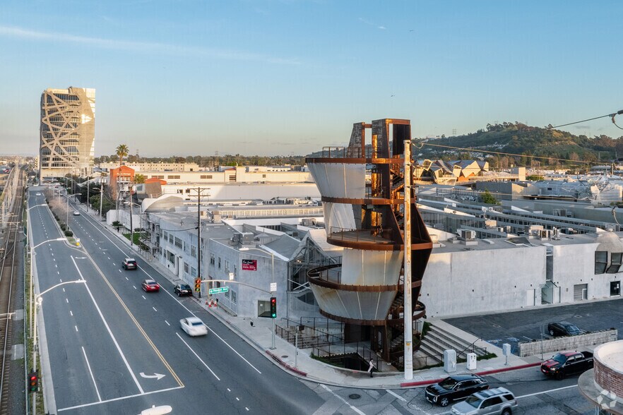 More Photos Of 3532 Hayden Ave, Culver City Unknown For Lease