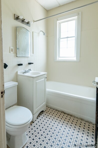 More Photos Of 3016 S Moreland Blvd, Cleveland Multifamily For Sale