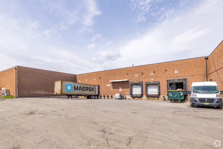 More Photos Of 26 Papetti Plz, Elizabeth Warehouse For Lease