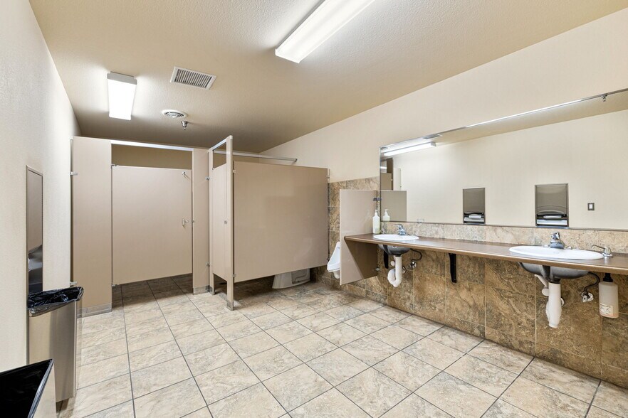 More Photos Of 550 S Paseo Dorotea, Palm Springs Medical For Sale