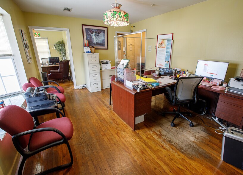 More Photos Of 2001 Wesley Chapel Rd, Decatur Office For Sale