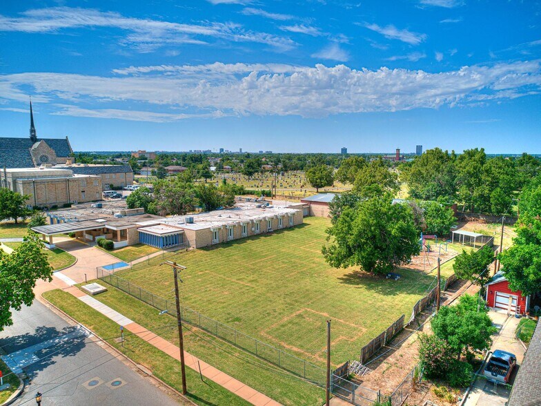 More Photos Of 901 NW 25th St, Oklahoma City Healthcare For Sale
