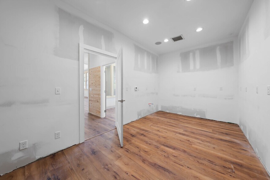 More Photos Of 520 Tarpon Bay Rd, Sanibel General Retail For Sale