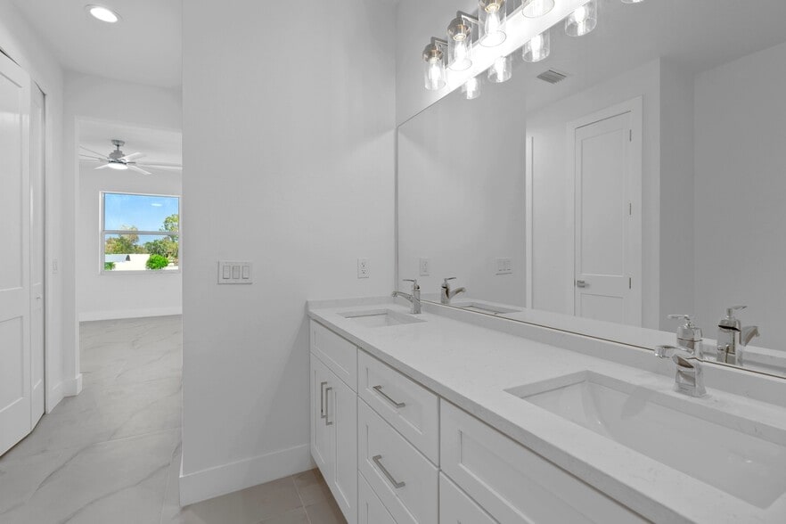 More Photos Of 1107 SE 38th St, Cape Coral Apartments For Sale