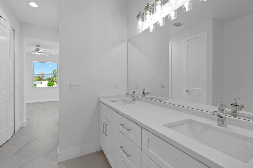 More Photos Of 1107 SE 38th St, Cape Coral Apartments For Sale