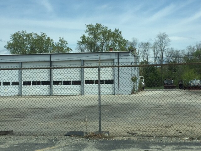 More Photos Of 35 SW Cutoff, Worcester Service For Lease