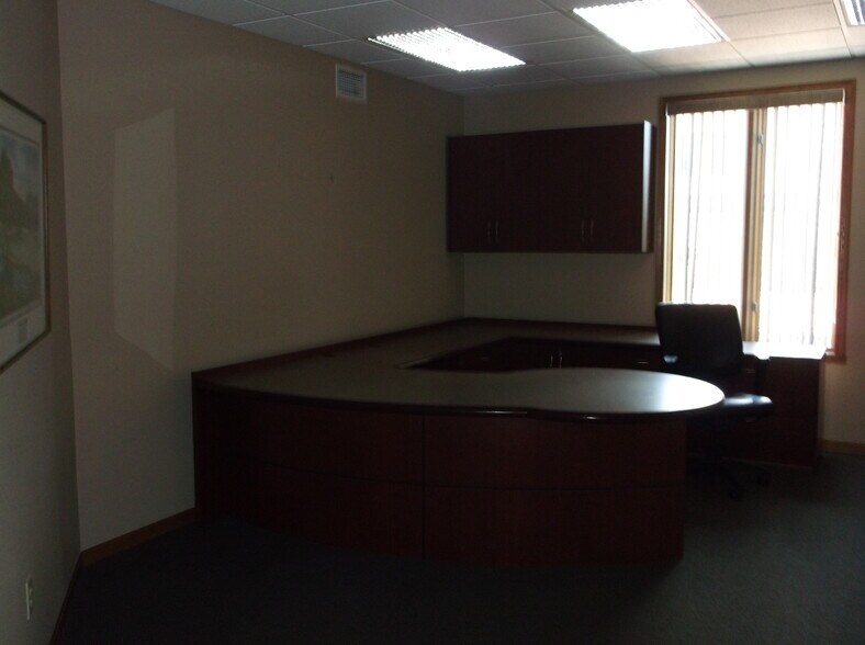 More Photos Of 2450 Witzel Ave, Oshkosh Office For Sale