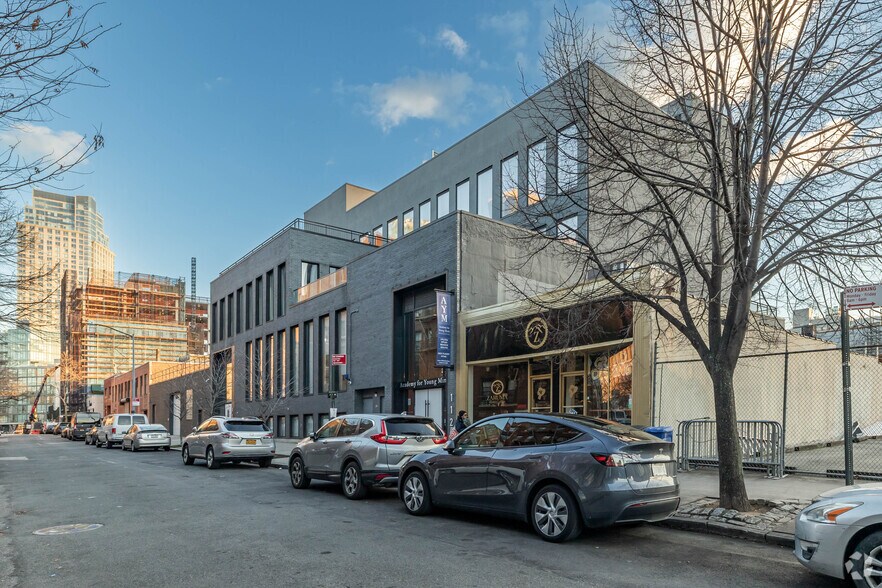 More Photos Of 11-20 46th Rd, Long Island City Loft Creative Space For Lease