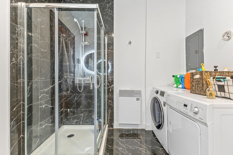 More Photos Of 1023 Rue Berri, Montréal Apartments For Sale