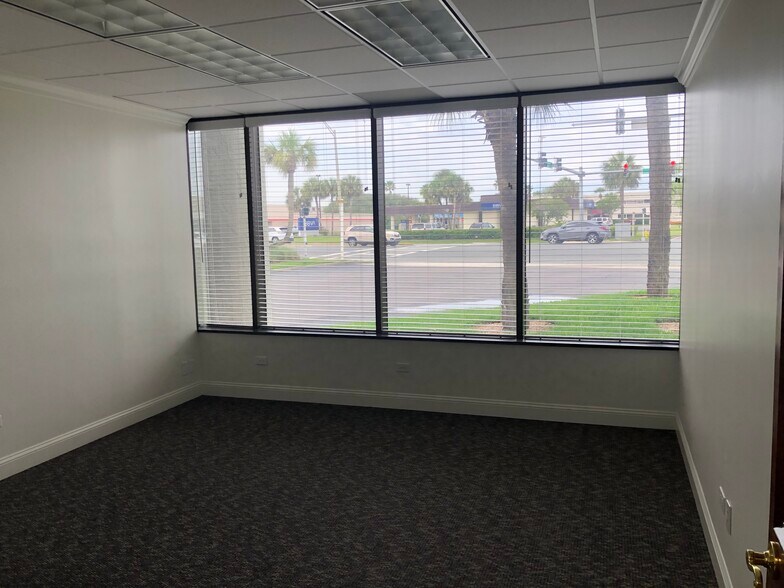 More Photos Of 2215 3rd St S, Jacksonville Beach Office For Lease