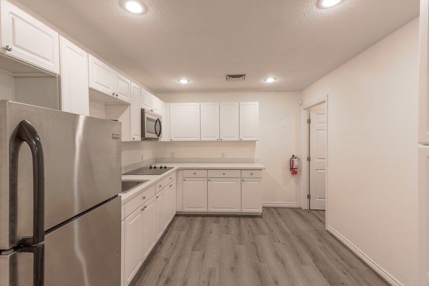 More Photos Of 703 S 10th St, Las Vegas Medical For Sale