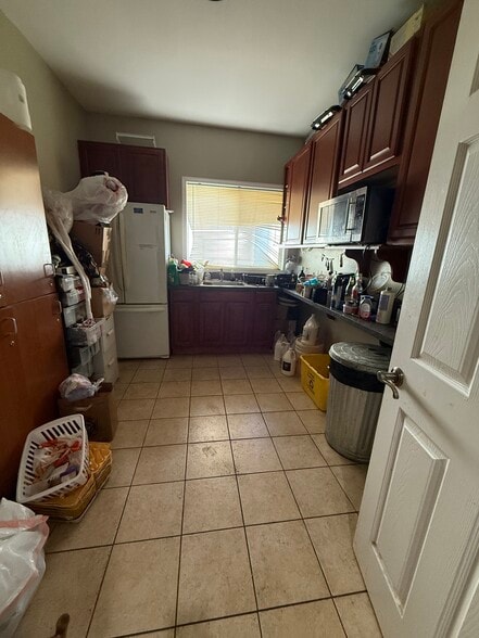 More Photos Of 323 W Powell Blvd, Gresham Freestanding For Lease