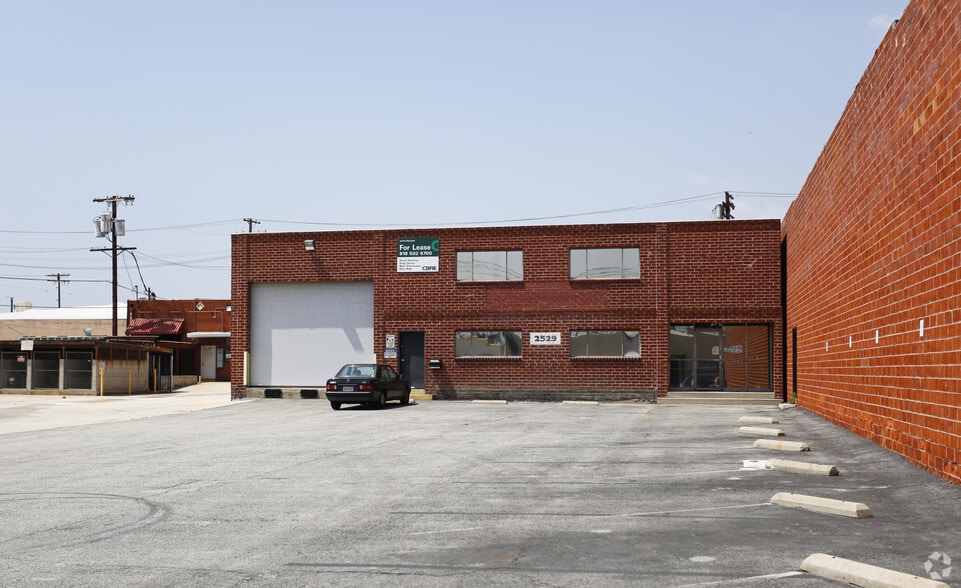 More Photos Of 2523-2529 N Ontario St, Burbank Service For Lease
