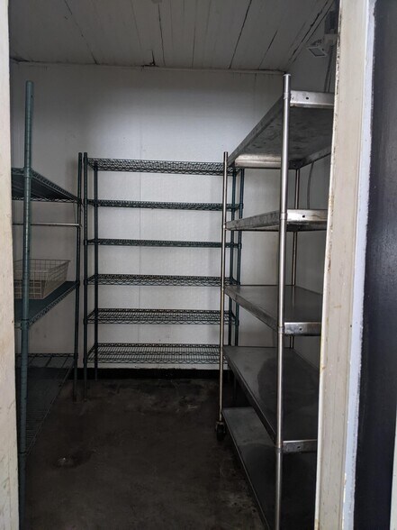 More Photos Of 2515 Far Hills Ave, Oakwood Restaurant For Sale