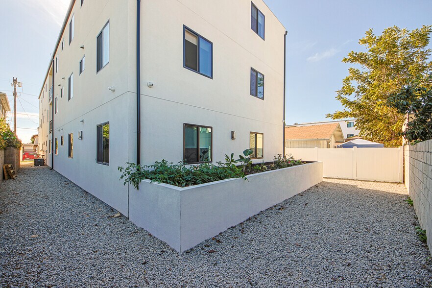 More Photos Of , Los Angeles Multifamily For Sale