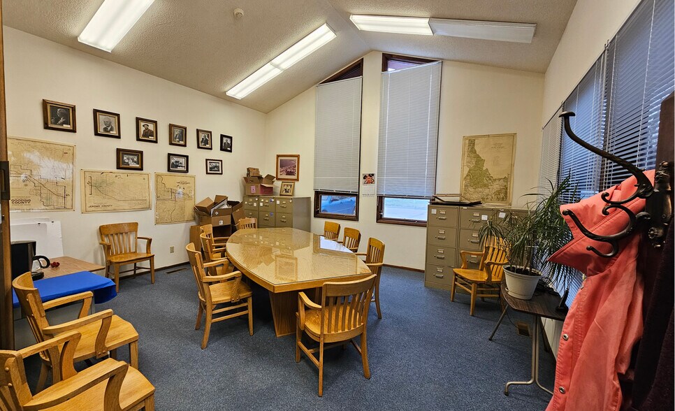 More Photos Of 1035 N Lincoln Ave, Jerome Office For Sale