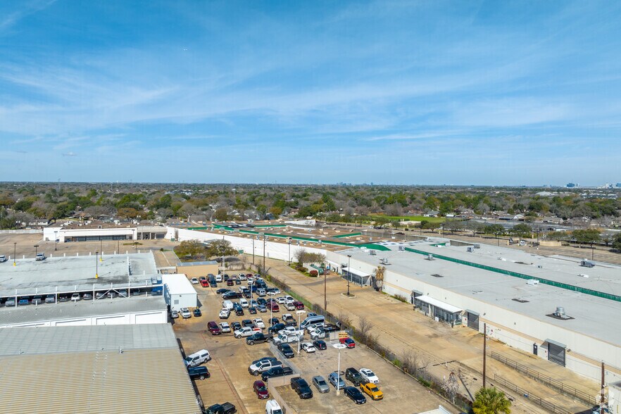 More Photos Of 12002 Southwest Fwy, Meadows Place Freestanding For Lease