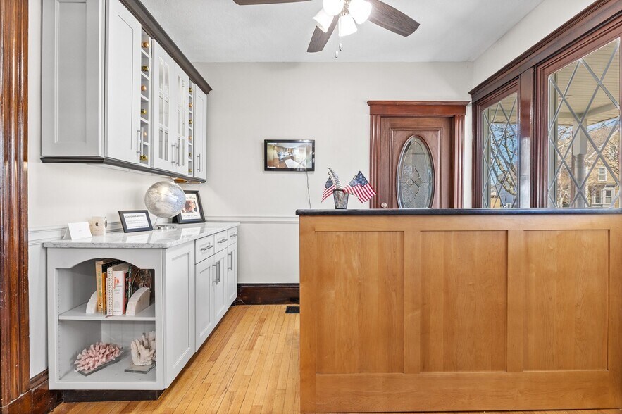 More Photos Of 327 Central St, Saugus Office For Sale