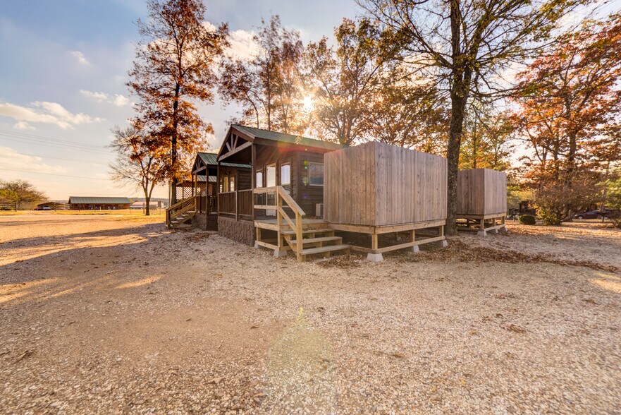 More Photos Of 446724 E 390 Rd, Langley Hotel For Sale