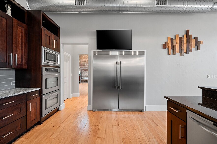 More Photos Of 408 Dousman St, Green Bay Storefront Retail Residential For Sale