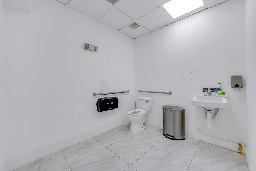 More Photos Of 7101-7165 W Flagler St, Coral Gables Unknown For Lease