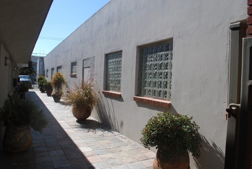 More Photos Of 823 15th St, Modesto Office For Sale