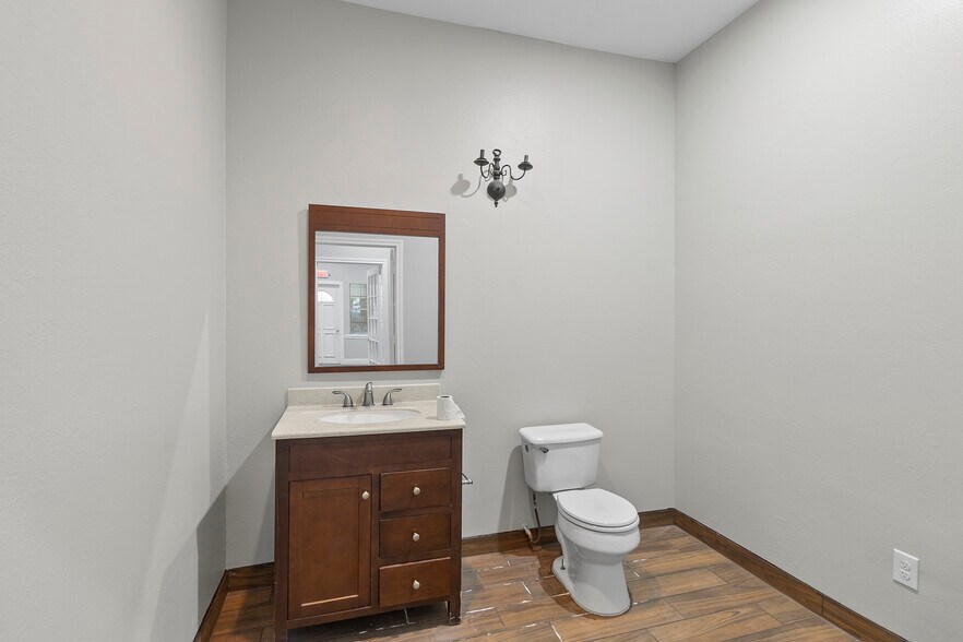 More Photos Of 7407 Fm-1488, Magnolia Medical For Lease