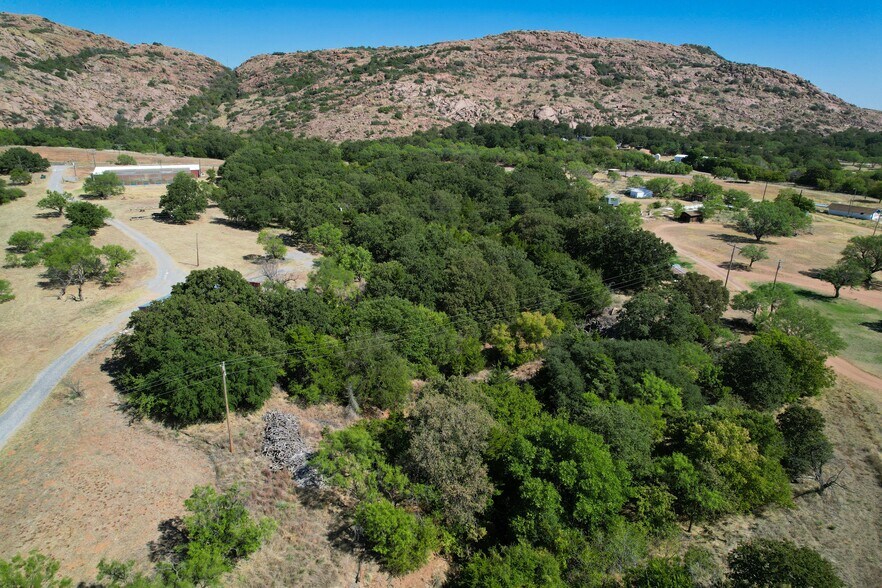 More Photos Of 42851 E County Road 1470, Lone Wolf Land For Sale