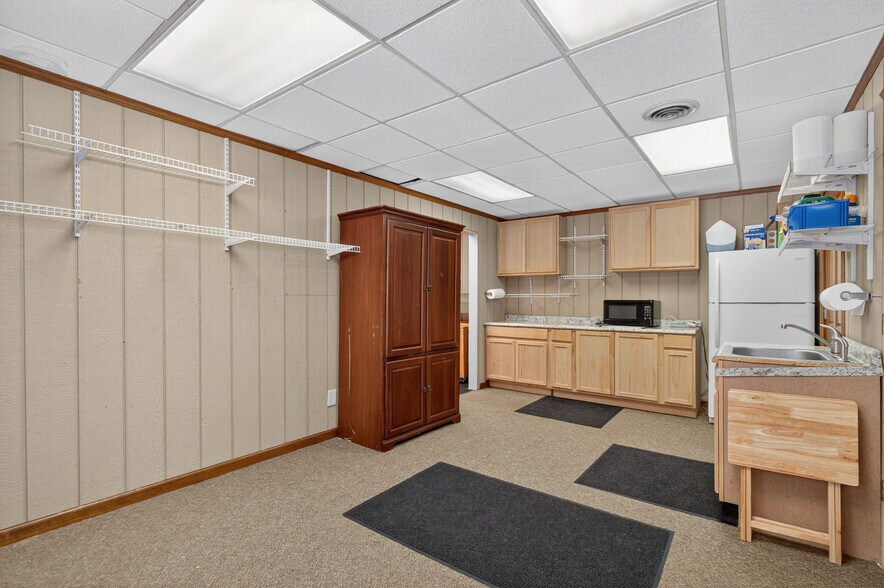 More Photos Of 638 Main St, Columbia Office For Sale